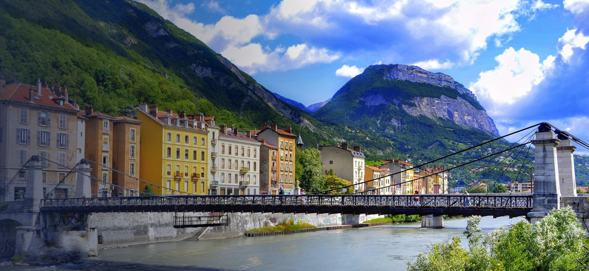 ASR Nettoyage Grenoble - Services de Nettoyage pour Bureaux et Espaces Commerciaux