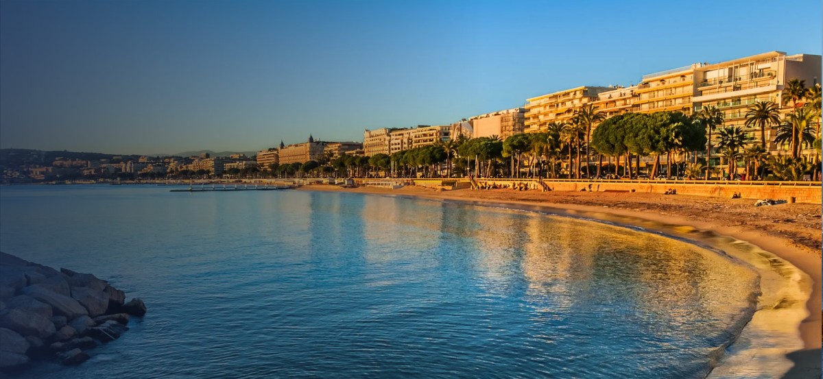 ASR Nettoyage Cannes - Services de Nettoyage pour Bureaux et Espaces Commerciaux